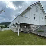 Center - Chateau Kvalheim *