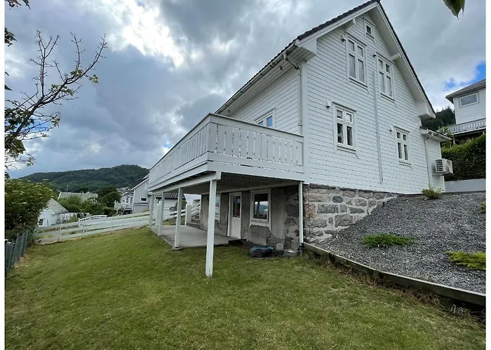 Center - Chateau Kvalheim *