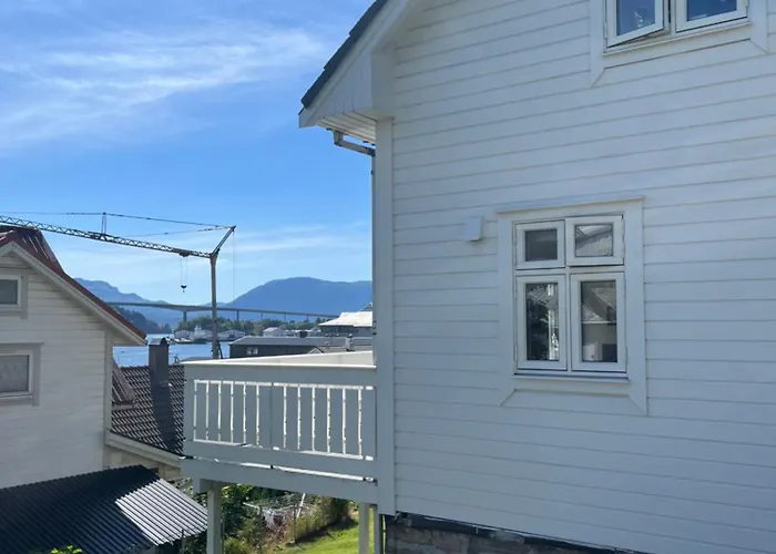 Center - Chateau Kvalheim