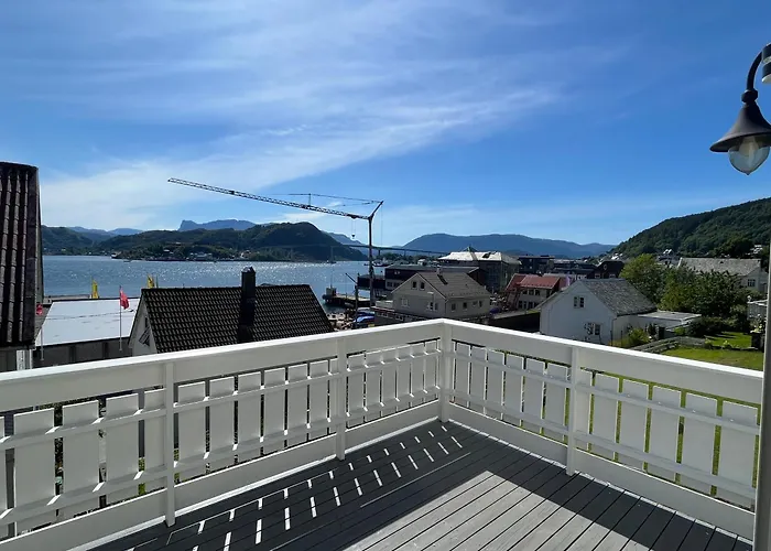 Center - Chateau Kvalheim Maloy